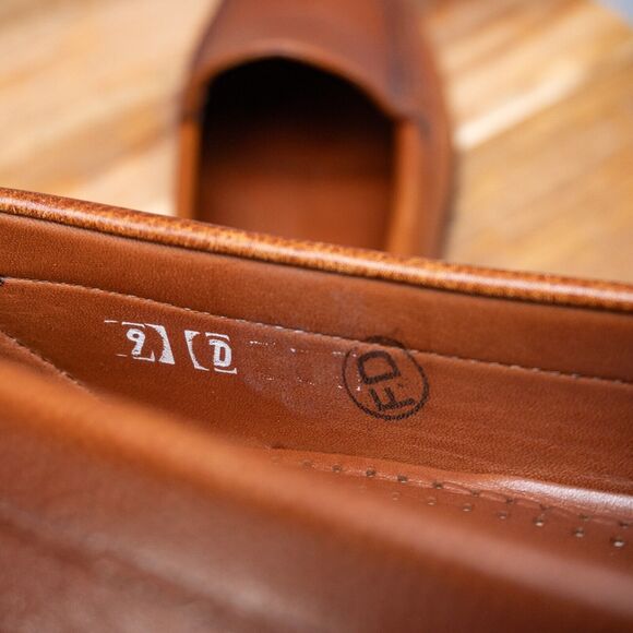 Allen Edmonds Sanibel Loafers (Men's 9 D) - Picture 8 of 9